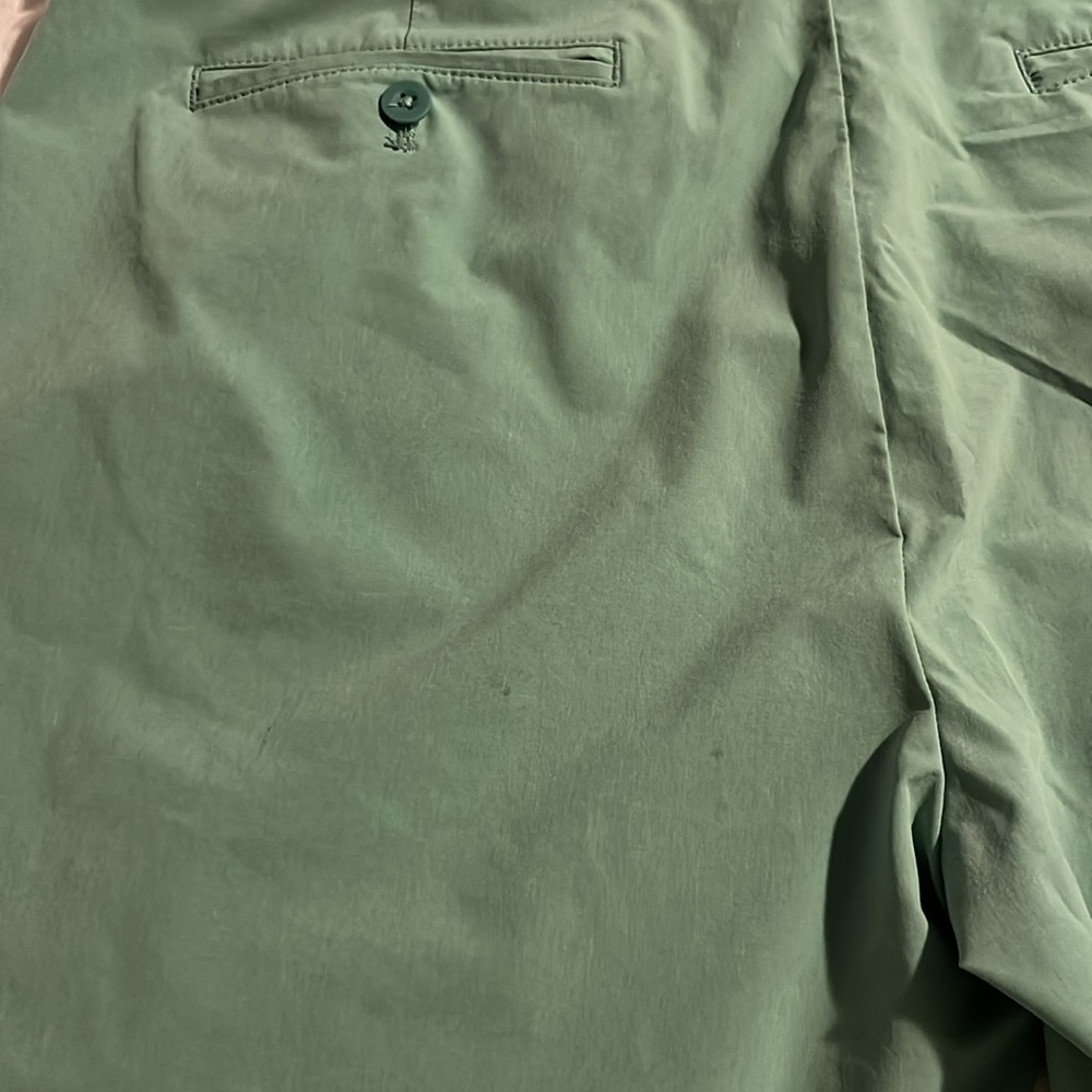 Vineyard Vines performance breaker shorts - Picture 3 of 8